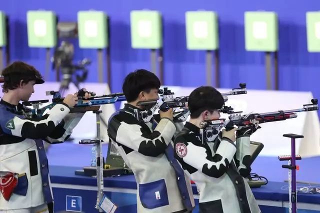 世界大运会综合：中国射击团体金牌“来之不易” 跳水“梦之队”包揽三金